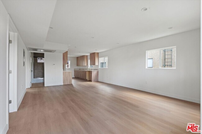 Building Photo - 3752 Veteran Ave