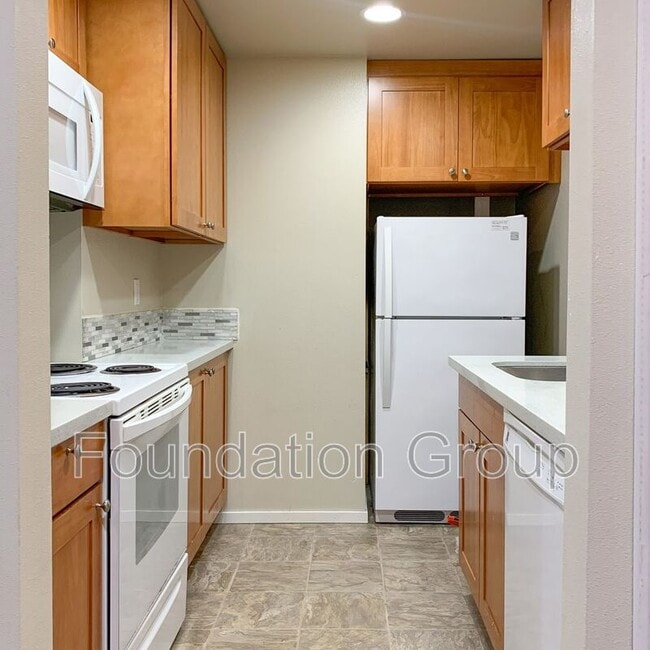 Building Photo - 938 N 100th St