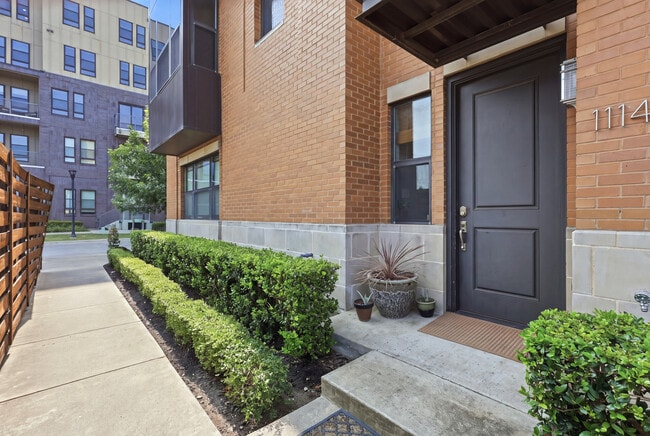 Building Photo - 1114 S Adams St