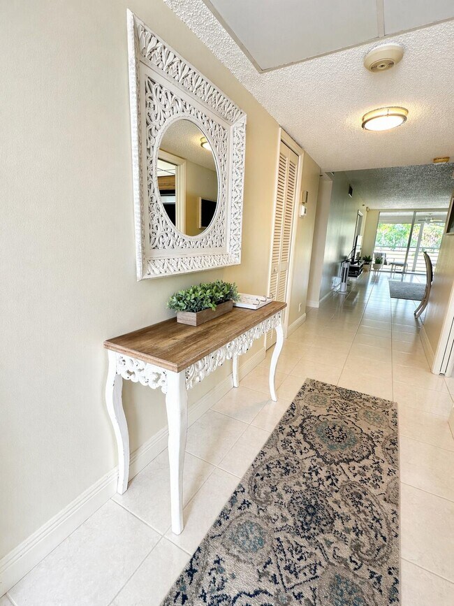Foto del edificio - 4015 W Palm Aire Dr