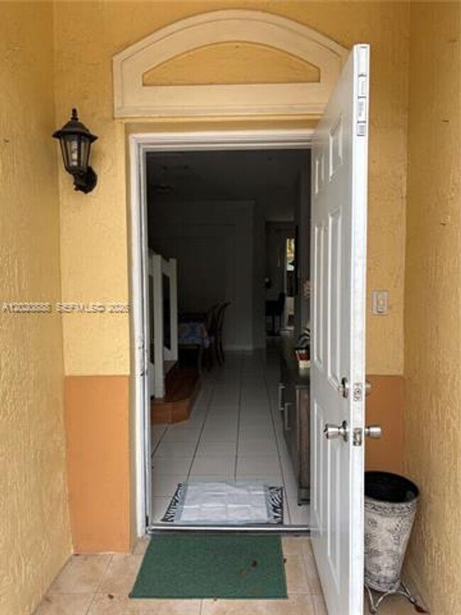 Foto del edificio - 6920 NW 177th St
