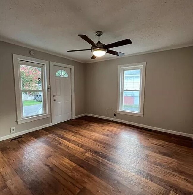 Foto del edificio - 1415 Essex Ave