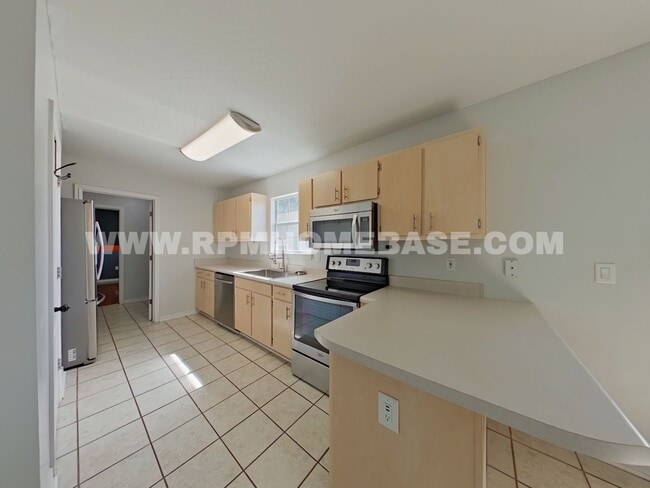 Foto del edificio - 4 Bed Navarre Home on Half+ Acre, Fenced Yard & Detached Garage Near Hurlburt