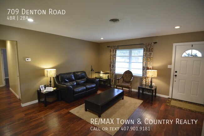 Foto del edificio - 709 Denton Rd