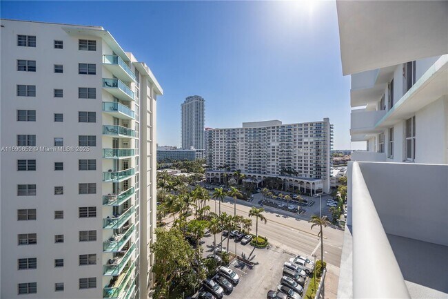 Building Photo - 3725 S Ocean Dr