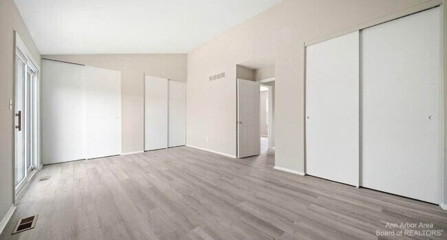 Building Photo - 3269 Bolgos Cir
