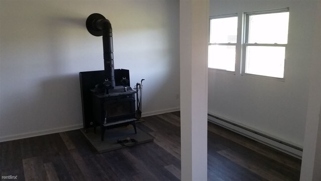 Building Photo - 1 br, 1 bath House - GREAT OAKS FARM