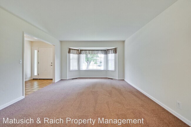 Building Photo - 4 br, 2.5 bath House - 743 Silver Pine Court