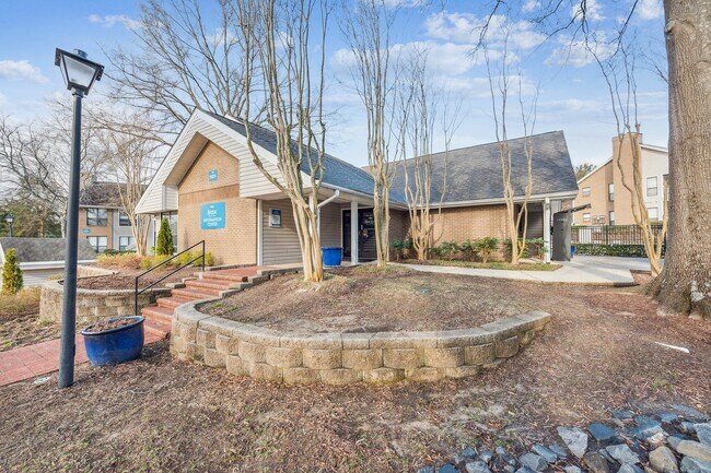 Building Photo - The Brook NC