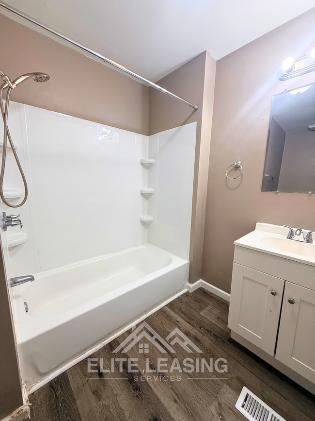 Building Photo - 3 Bed / 1 Bath Home | Seaman School District