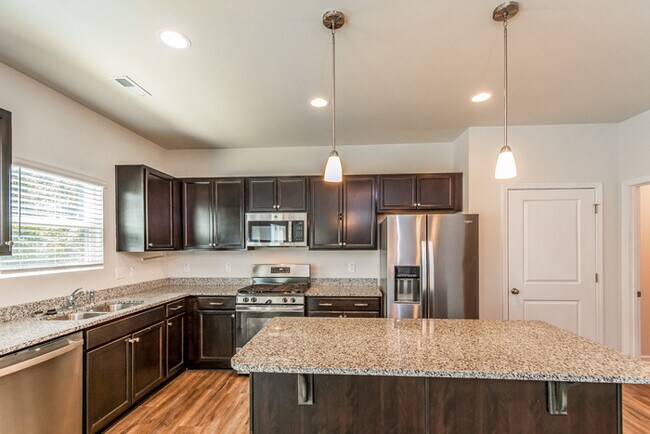 Building Photo - 905 Stolls Ln