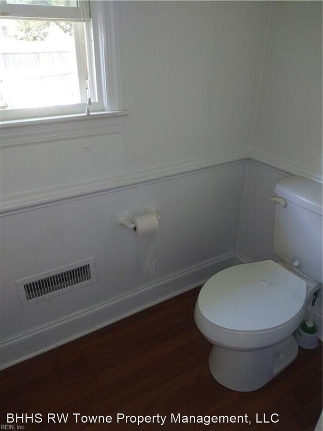 Building Photo - 4 br, 2.5 bath House - 621 Rolleston Court