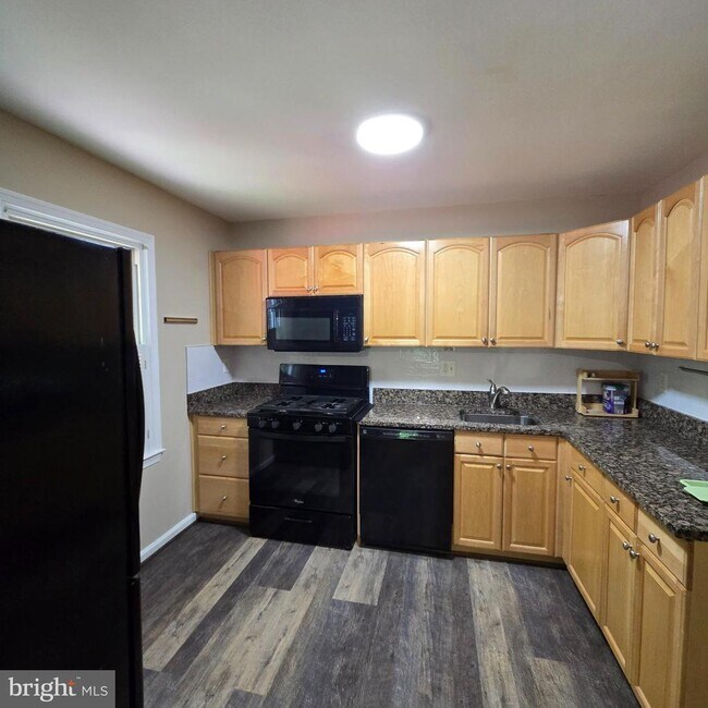 Building Photo - 5676 Kirkham Ct