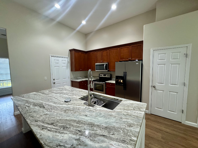 Foto del edificio - 168 Willow Point Cir