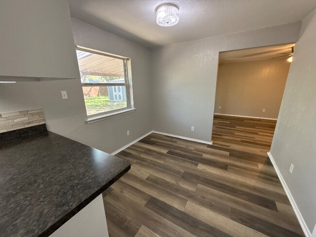 Foto del edificio - 2311 Vassar Ct