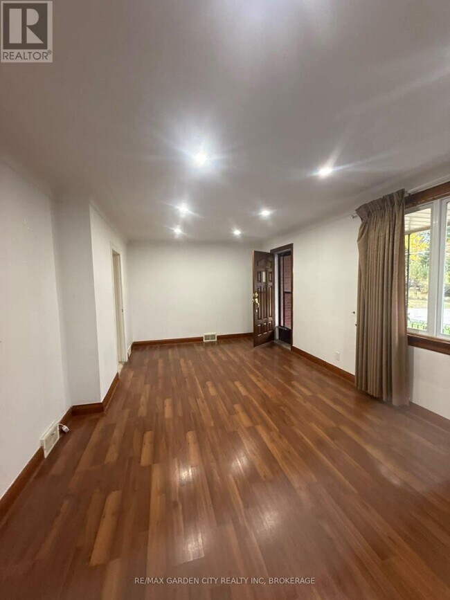 Photo du bâtiment - 6688 Bellevue St