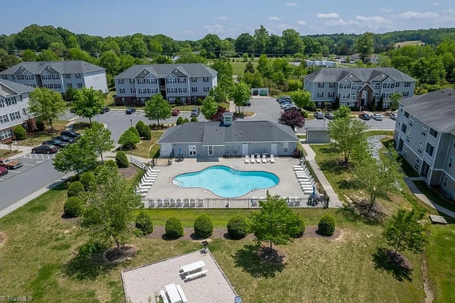 Foto del edificio - 1620 Cherry Blossom Ln
