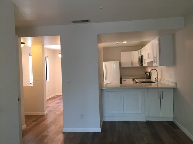 Building Photo - 128 Golden Gate Cir