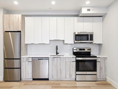 Foto principal - 3439 Lancaster Ave