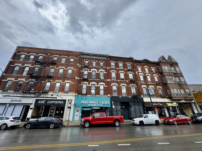 Building Photo - 1549 W Chicago Ave