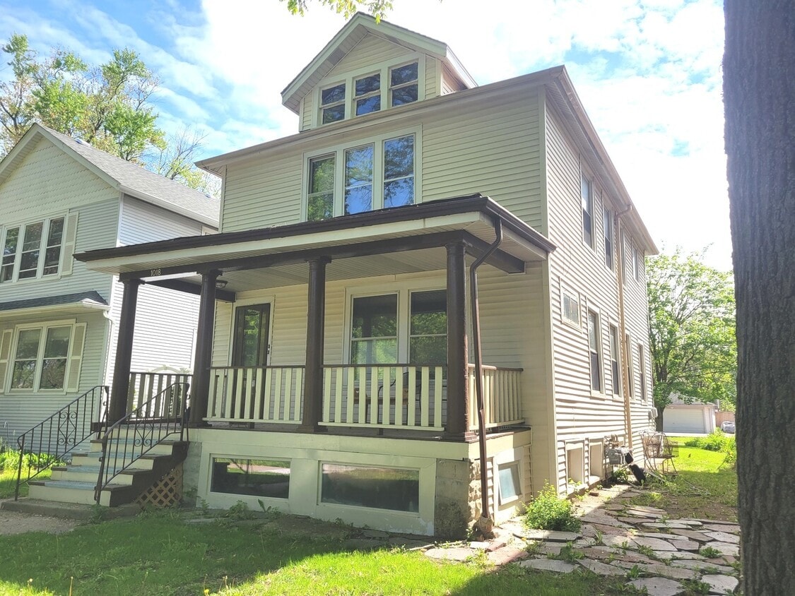 Primary Photo - 1018 S Maple Ave