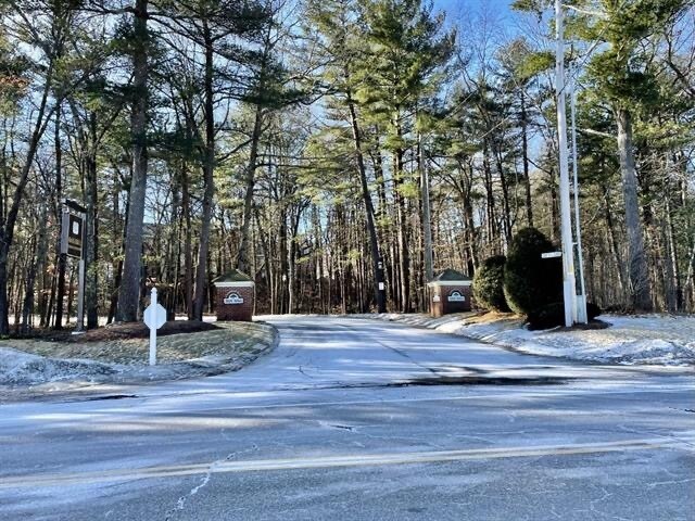 Community Entrance - 2 Oak Hill Ln