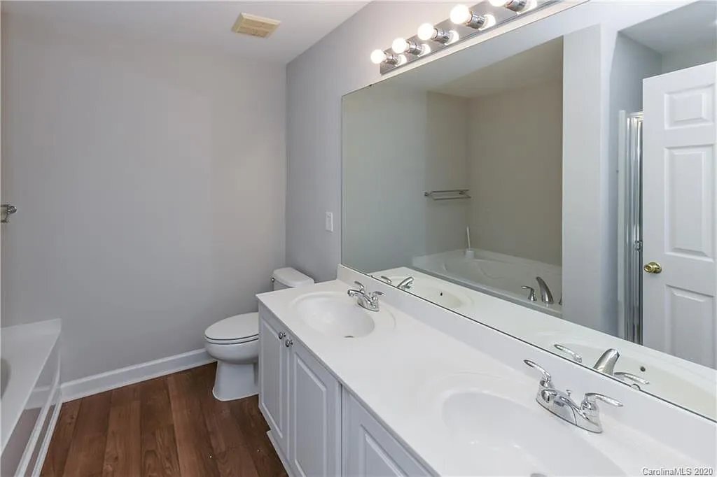 Foto del edificio - 5915 Pisgah Way
