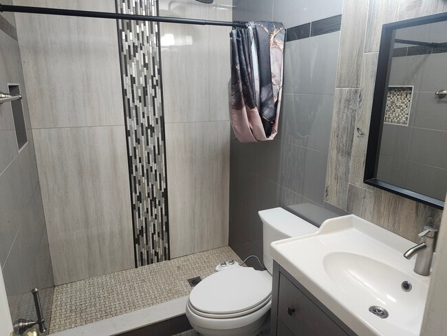 Building Photo - 2222 SW 70th Ter