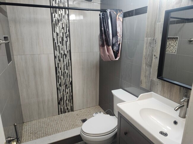 Foto del edificio - 2222 SW 70th Ter