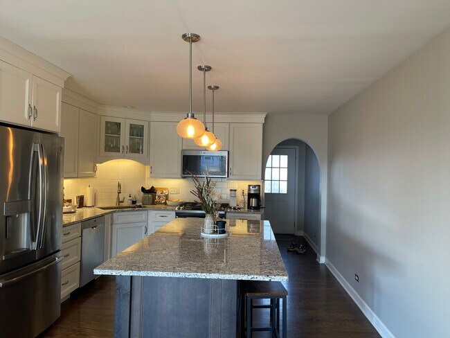 Building Photo - 3252 Cool Springs Ct