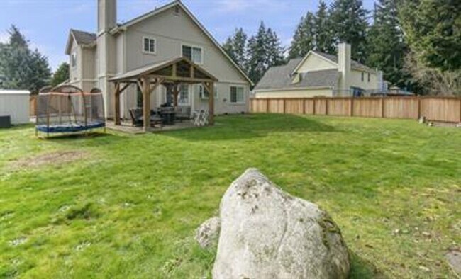Building Photo - Beautiful 3 bd home close to the fairgroun...