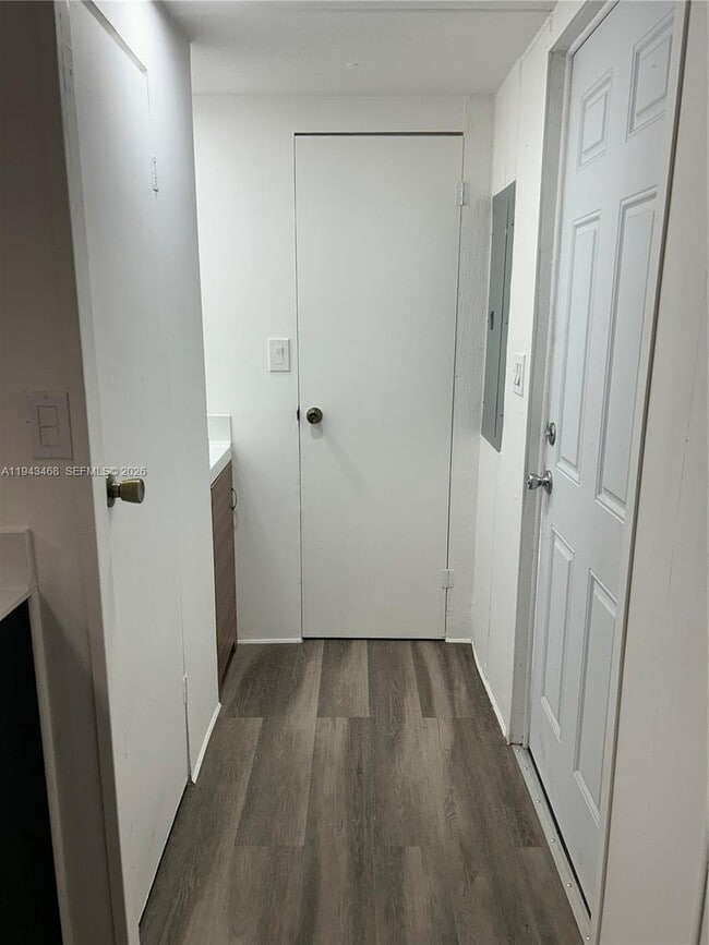 Building Photo - 11942 N Branch Rd