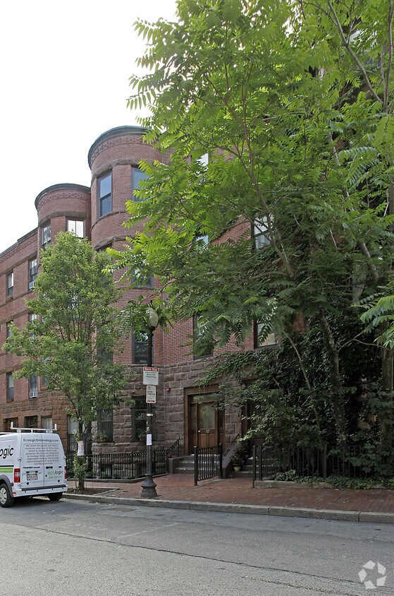 Building Photo - 92 Saint Botolph St