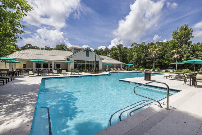 Building Photo - The Palms at Chatham