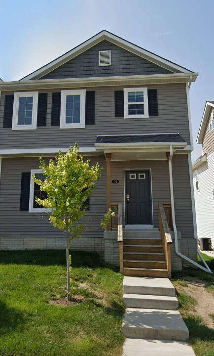 Primary Photo - 50 SE Booth Ave