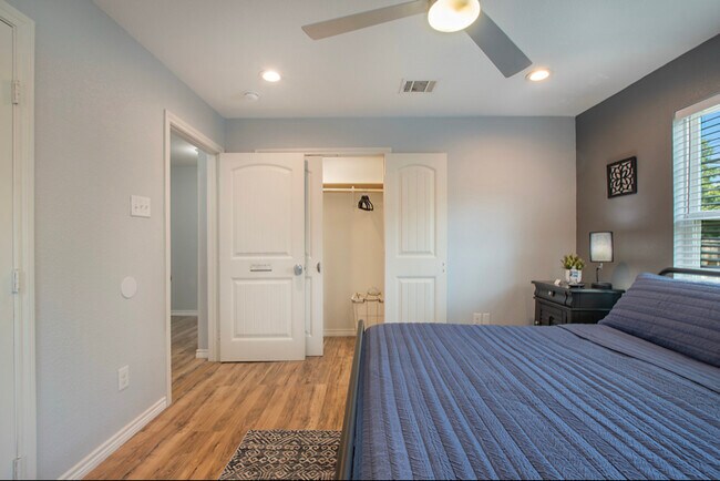 Foto del edificio - 958 E Allen Ave