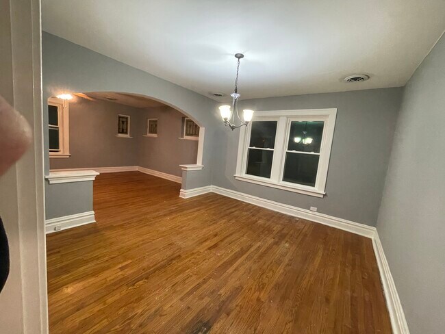 Building Photo - 5048 Mardel Ave
