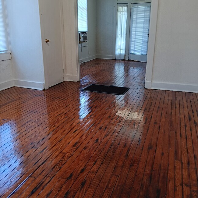 sala de estar - 3316 Touro St