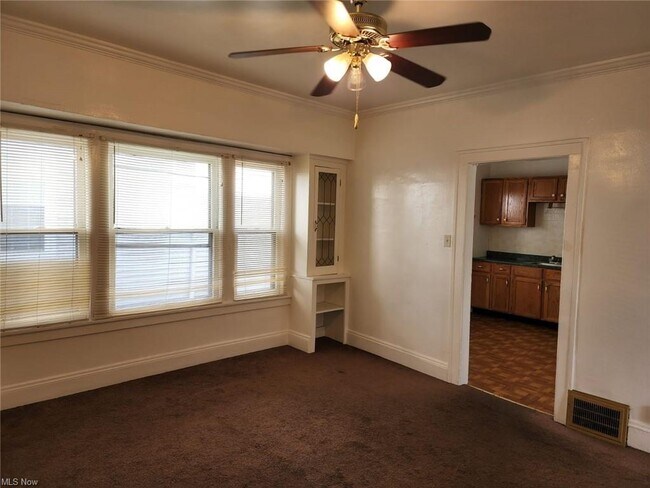 Foto del edificio - 3384 Beechwood Ave