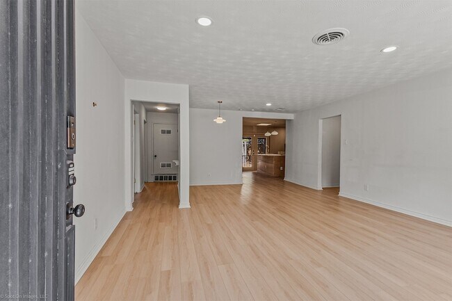 Foto del edificio - 1351 Dell Oak Dr