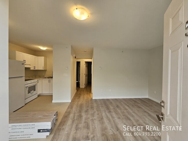 Building Photo - 45790 Lewis Ave
