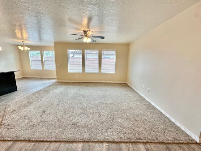 Foto del edificio - Desert Canyon Home!