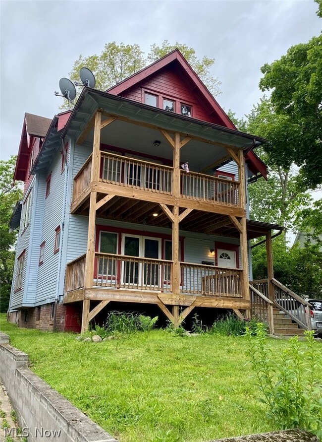 Building Photo - 400 Cloverdale Ave