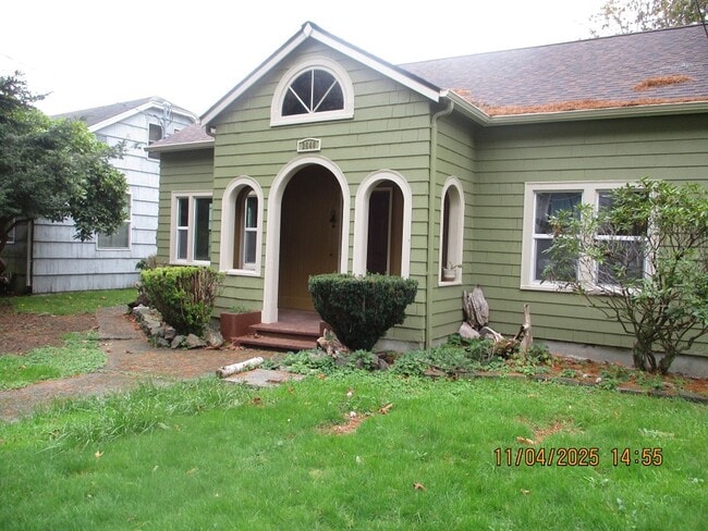 Building Photo - 2640 Queets Ave