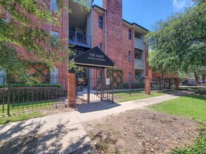 Building Photo - 4041 Drake St