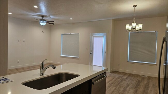 Foto del edificio - 7271 N Silver Spring Way