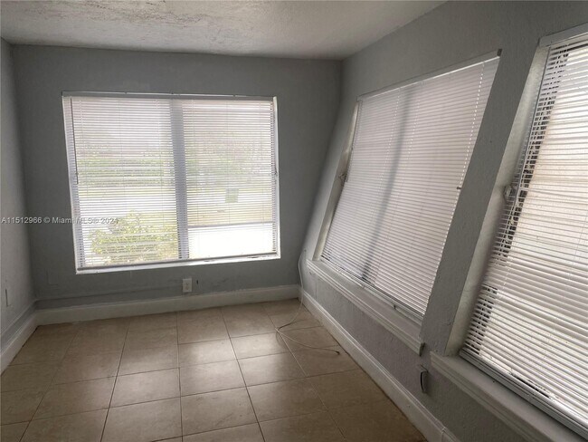 Foto del edificio - 2800 SW 7th St