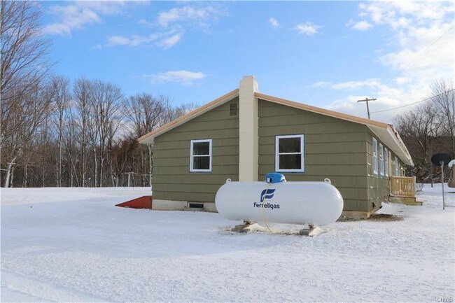 Building Photo - 1554 Deruyter Rd