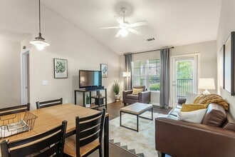 Living room (shared) - Campus Lodge