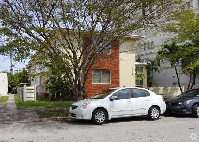 Building Photo - 211-215 Zamora Ave